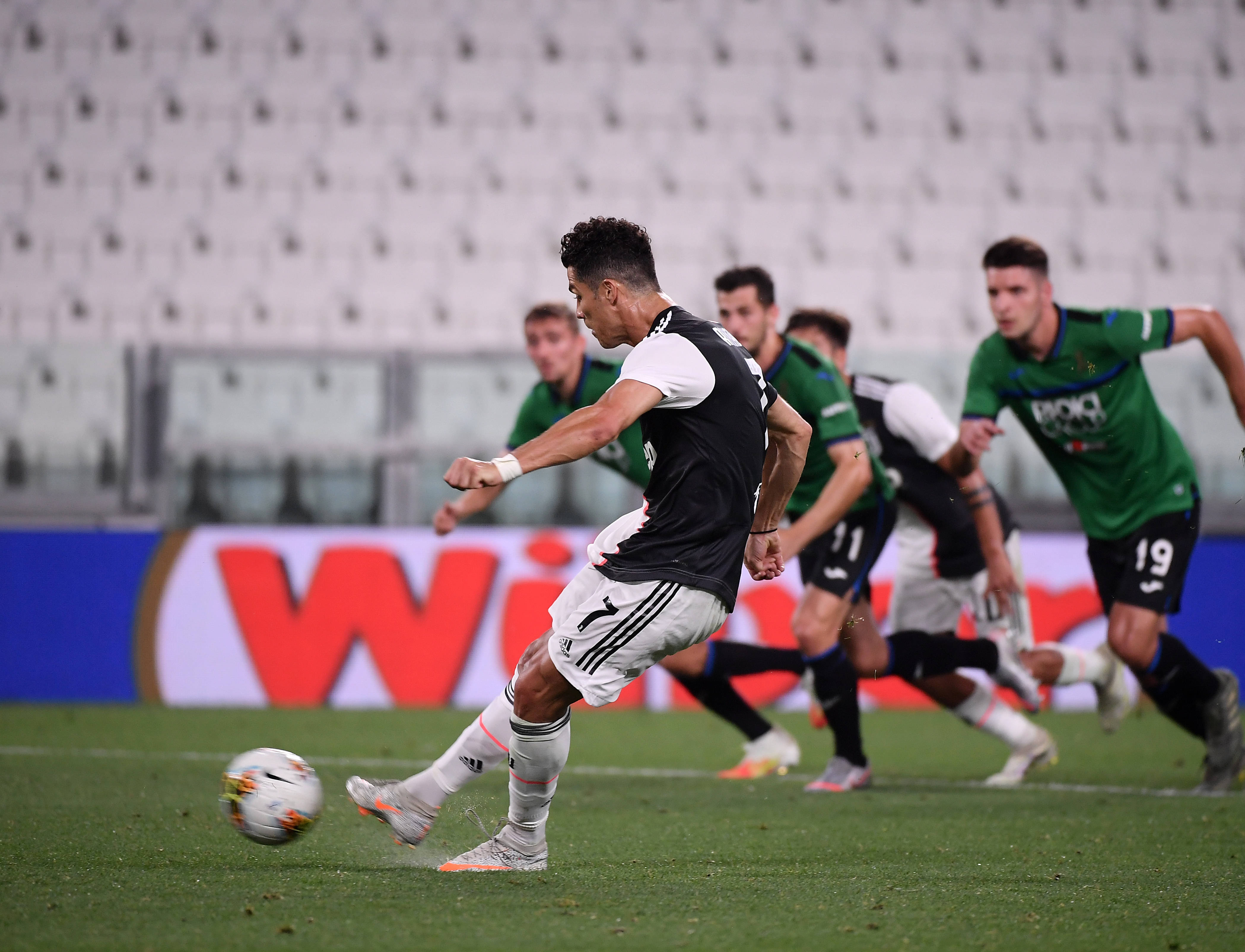 葡超赛程吃紧，亚特兰大国际比赛日绝杀压哨，引发热议，轮换策略成焦点的简单介绍